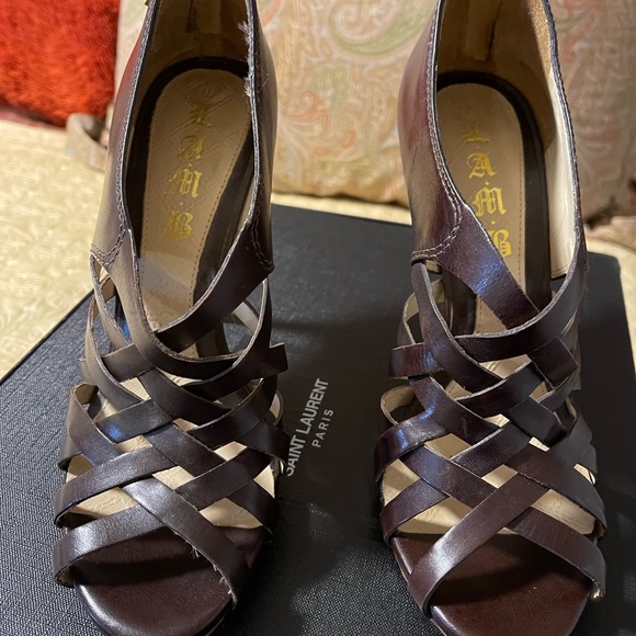 L.A.M.B brown shoes. goes with most outfits. Used only twice. It’s a size 8M. - Picture 4 of 8